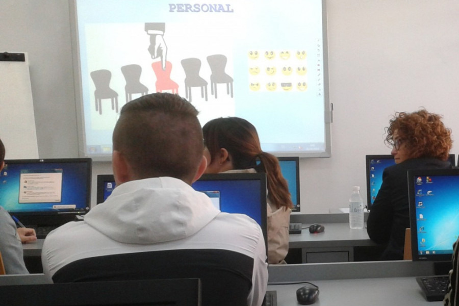 Menores del centro ‘La Villa’ de Villena (Alicante) participan en un curso para aprender a realizar su currículum y buscar trabajo