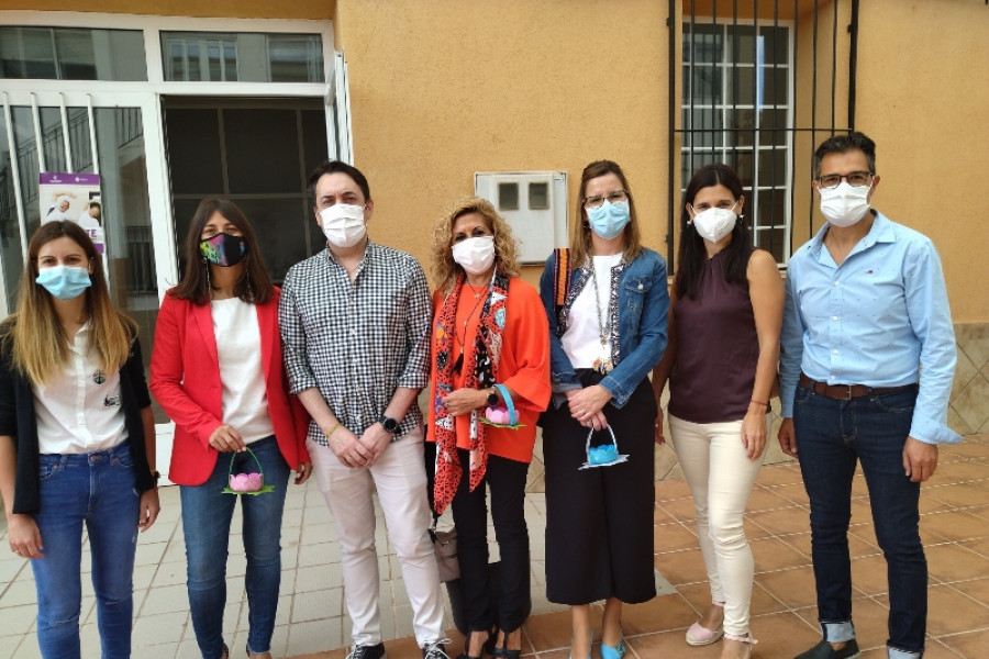 La delegada provincial de Bienestar Social y la jefa de servicio de Mayores de Albacete visitan la residencia ‘Nuestra Señora de Cortes’
