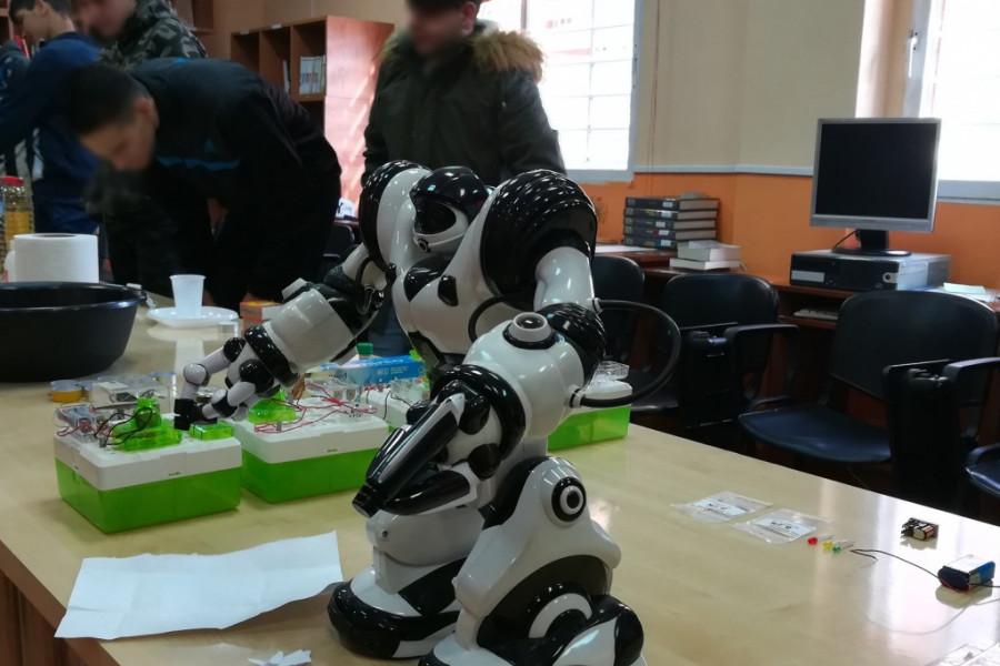 Los menores atendidos en el centro ‘Las Lagunillas’ de Jaén celebran una jornada científica realizando numerosas actividades educativas. Fundación Diagrama. Andalucía 2018.