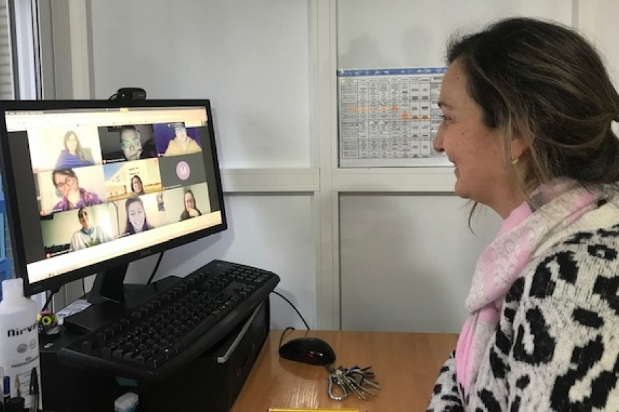 La directora de la residencia ‘Llauradors’ de Elche comparte una charla online con estudiantes de psicología de la Universidad Miguel Hernández