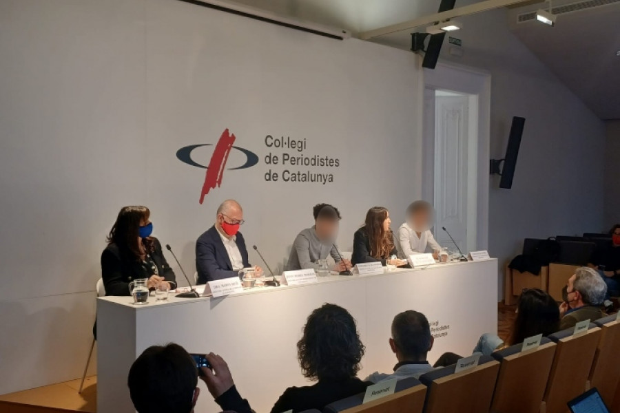 Dos jóvenes migrantes atendidos por Fundación Diagrama en Cataluña participan en un estudio sobre el tratamiento de este colectivo en los medios de comunicación.