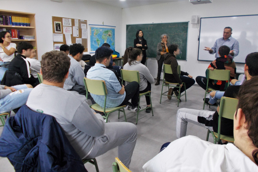 Un técnico de la DGT imparte la charla