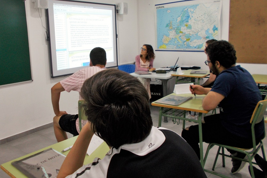 Jóvenes del centro ‘Montefiz’ de Ourense participan en un curso formativo para trabajar en estaciones de servicio