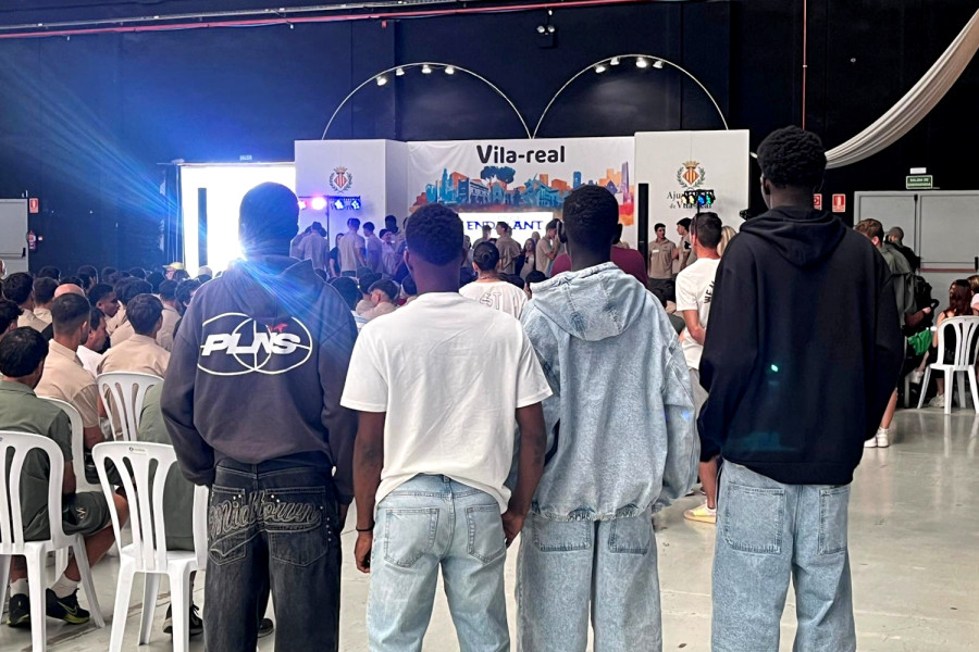 Cuatro jóvenes de la residencia, en el acto de clausura