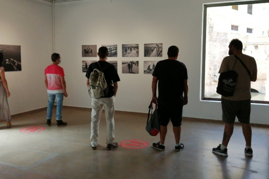 La exposición ‘Barronatio’ de José Luis Vidal Coy recibe la visita de las personas atendidas en el centro de día ‘Heliotropos’ de Murcia