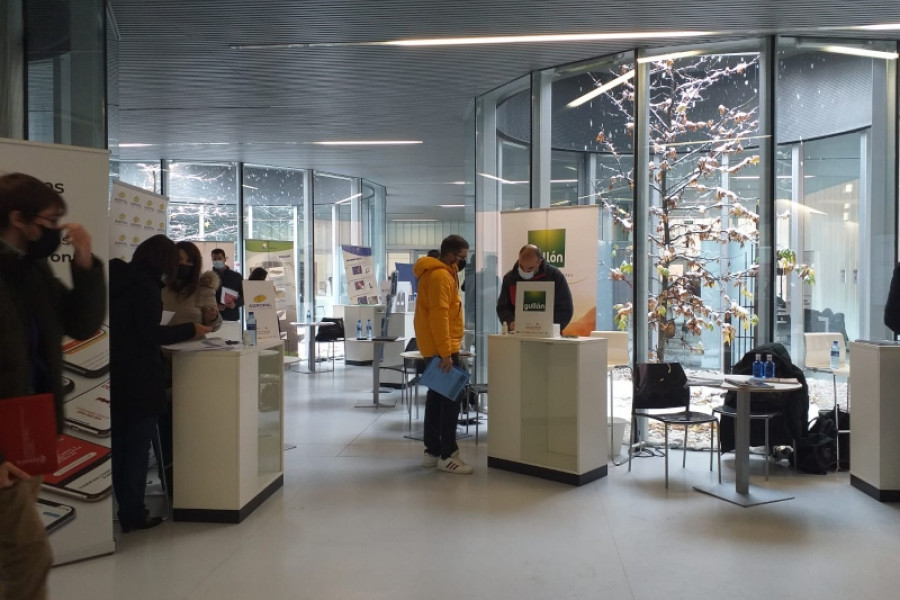 Jóvenes del Programa para el fomento de la empleabilidad y no discriminación asisten a la VI Feria de Empleo y Emprendimiento de Palencia