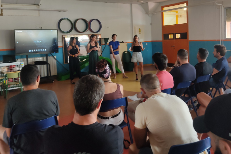 Profesionales del centro educativo ‘La Zarza’ de Abanilla participan en el ‘Proyecto Bro’ impartido por el equipo del Centro de Educación Especial Pérez Urruti de Murcia