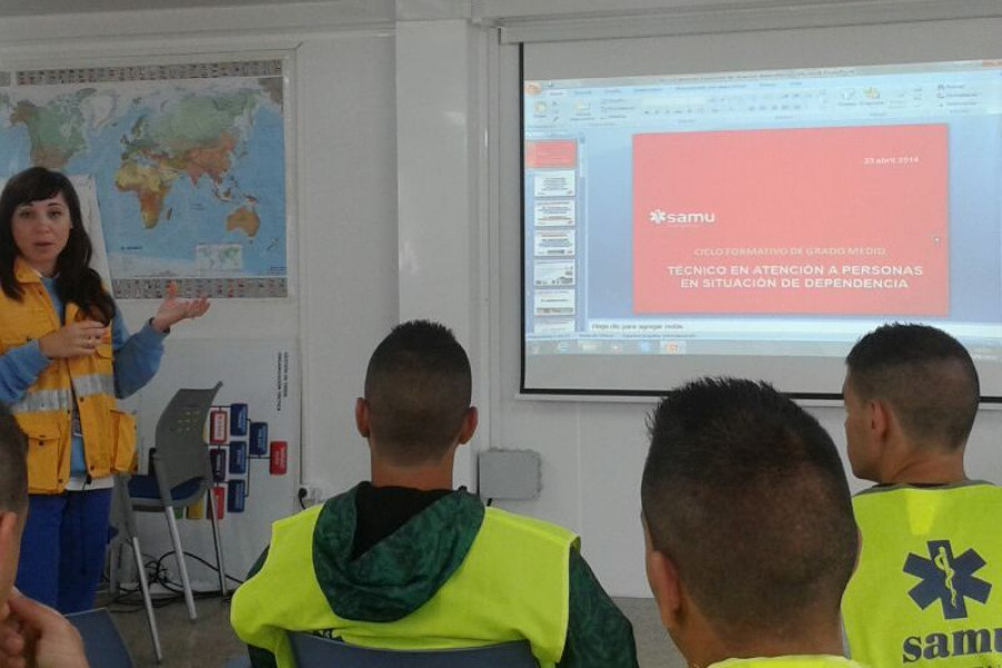 Los menores del centro ‘La Jara’ de Alcalá de Guadaíra (Sevilla) participan en una jornada de puertas abiertas en la escuela formativa del SAMU