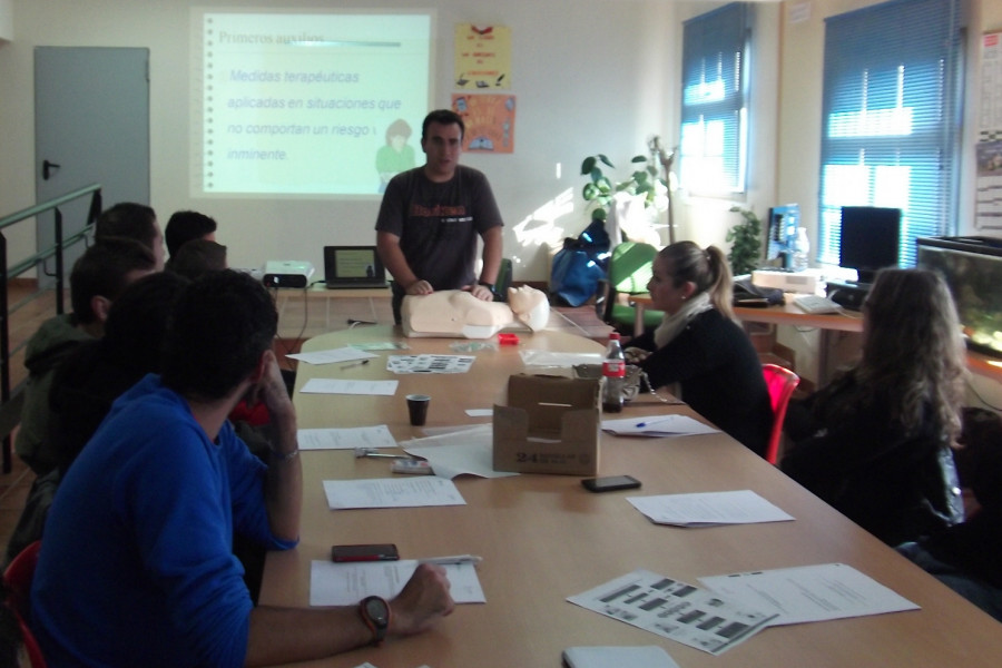 Los profesionales del centro ‘La Cañada’, en Fernán Caballero (Ciudad Real), amplían su formación en primeros auxilios
