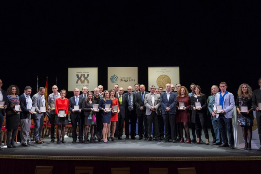 Foto de los premiados en la edición 2015 de los Galardones 'Profesionalidad y Compromiso'