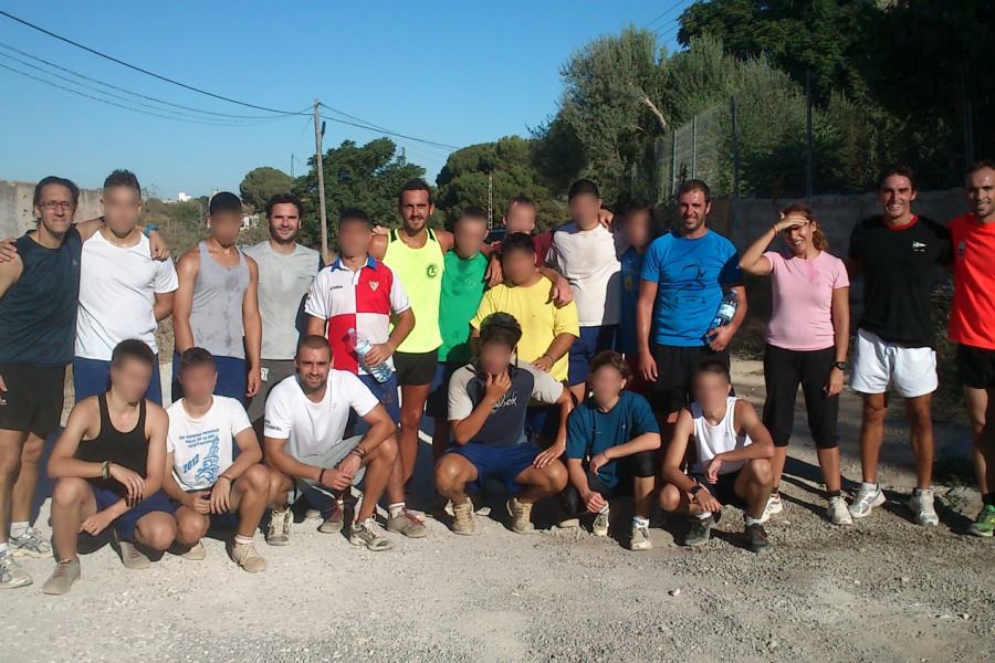 Jóvenes del club de atletismo ‘Cambio de Marcha’ de Fundación Diagrama realizan una ruta deportivo-cultural por Alcalá de Guadaira (Sevilla)