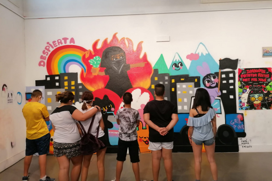 Los menores atendidos en los pisos ‘Leza’, ‘Jubera’, ‘Cidacos’ y ‘Alhama’ de Logroño descubren la obra de numerosas creadoras de arte urbano