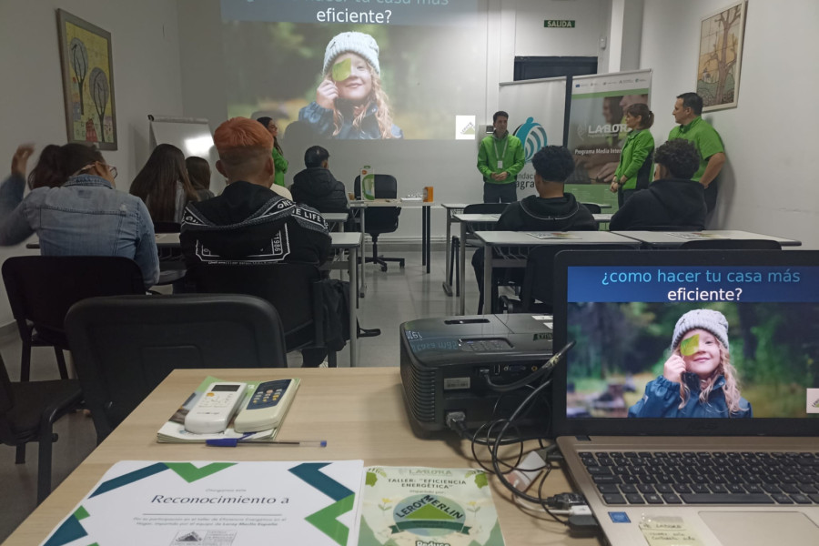 Taller Eficiencia Energética de Leroy Merlin para usuarios y usuarias del Programa Labora Sevilla