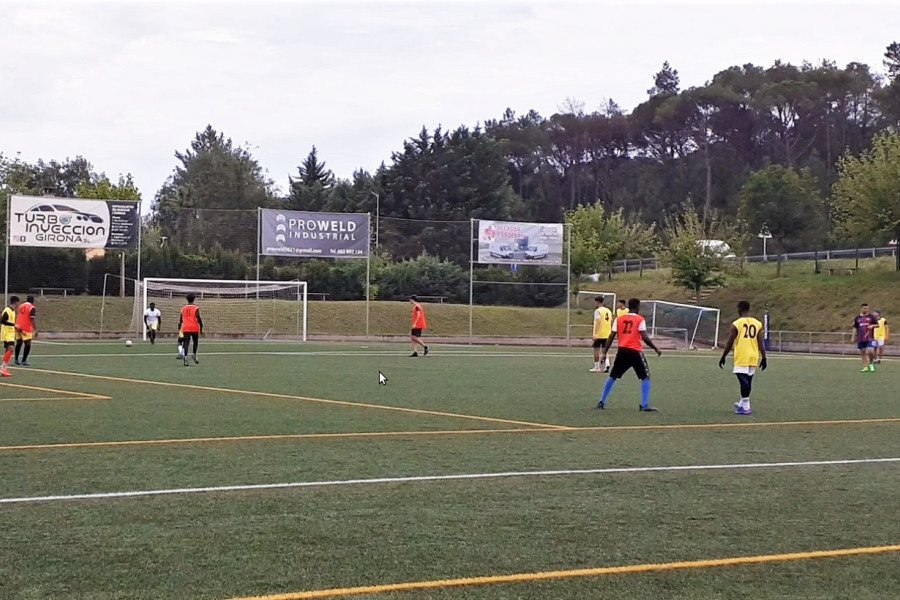 Dos de los equipos se enfrentan en el campo de Quart