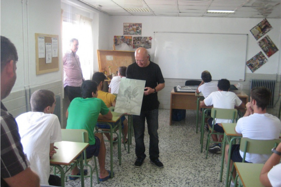 El centro ‘San Miguel‘ de Granada organiza una charla para los menores con el pintor Diego Canca Román