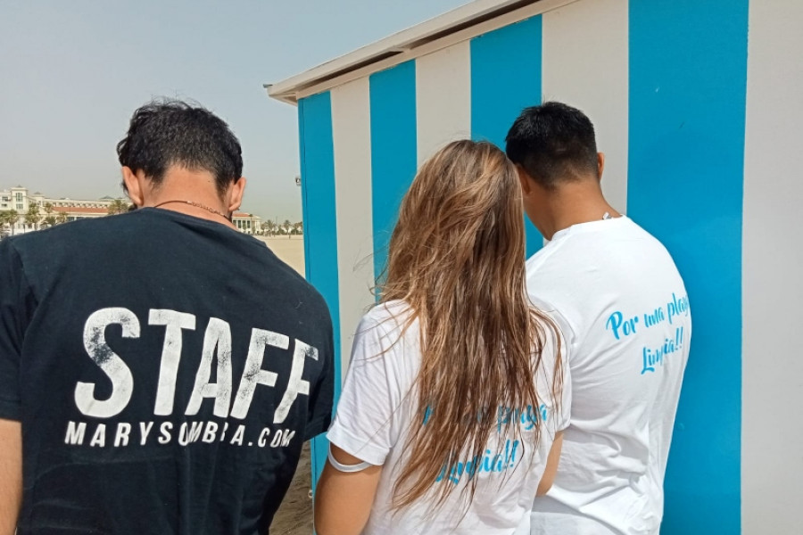Un grupo de jóvenes de los recursos ‘Campanar’, ‘Mariano Ribera’ y ‘Torrent I’ de la provincia de Valencia colaboran en una acción de voluntariado medioambiental