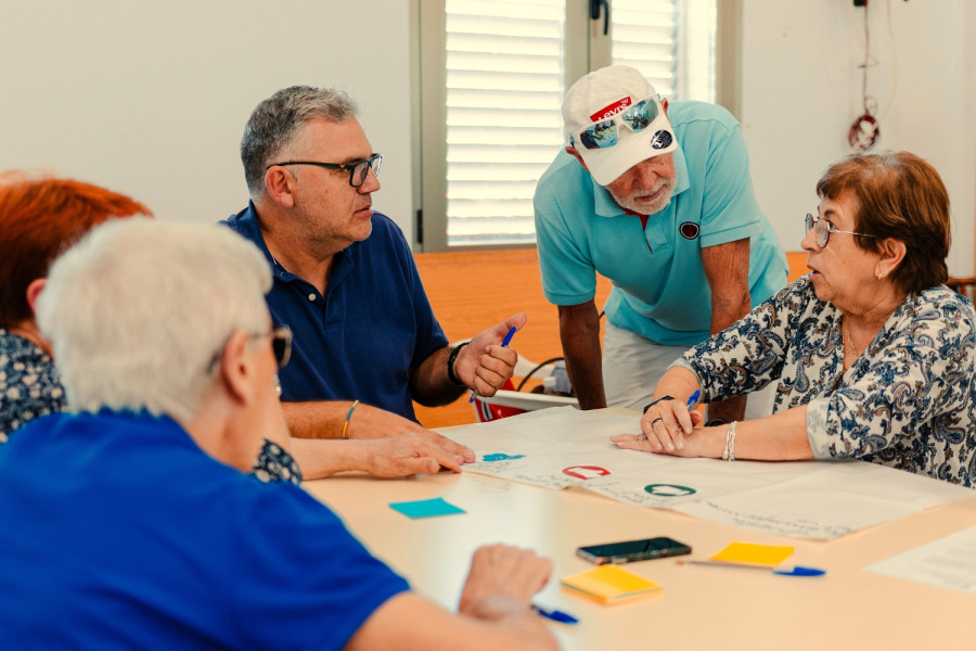 Personas mayores en el grupo de trabajo del Programa de Envejecimiento Activo en el ámbito rural