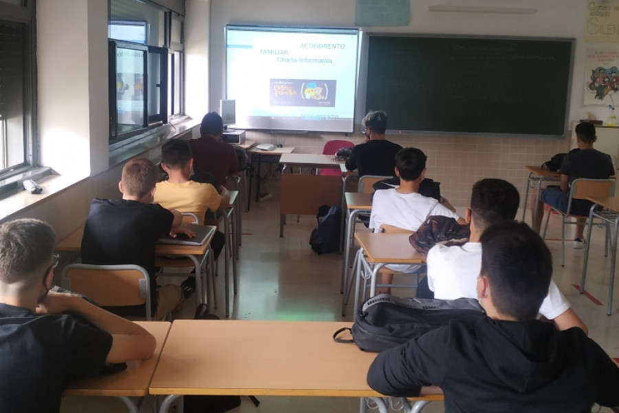 El IES L’Om de Picassent (Valencia) acoge unas jornadas informativas desarrolladas por un profesional del Programa de Fomento del Acogimiento Familiar de Fundación Diagrama