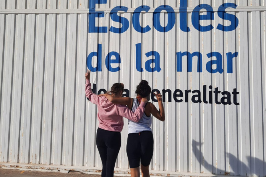 Las personas jóvenes atendidas en la Residencia ‘La Pobla’ participan en distintas actividades náuticas en la Escola de la Mar de Burriana