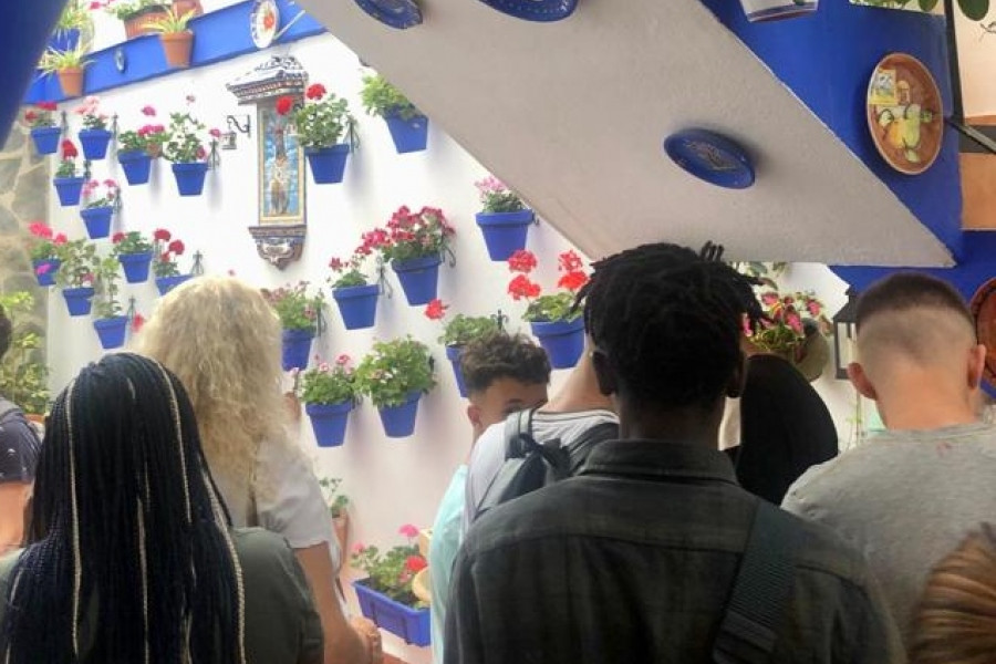 Jóvenes atendidos en el Programa Labora de Málaga participan en la XVI Semana Popular de los Corralones de La Trinidad y El Perchel