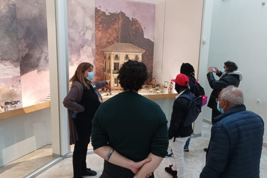El Museo Salzillo recibe la visita de las personas atendidas en el centro de día ‘Heliotropos’ de Murcia