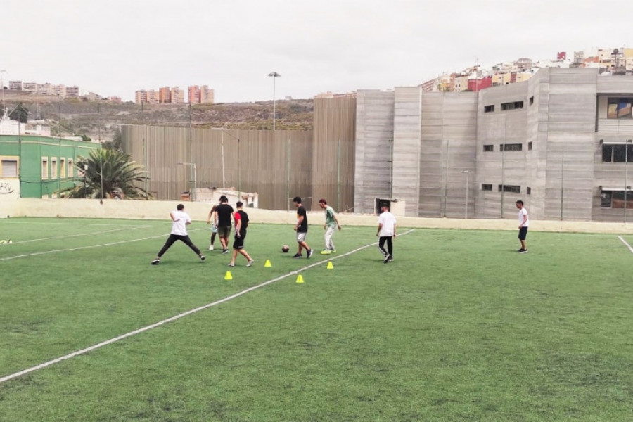 Jóvenes atendidos en el centro ‘Inagua’ de Las Palmas desarrollan sus competencias sociales y emocionales a través del deporte