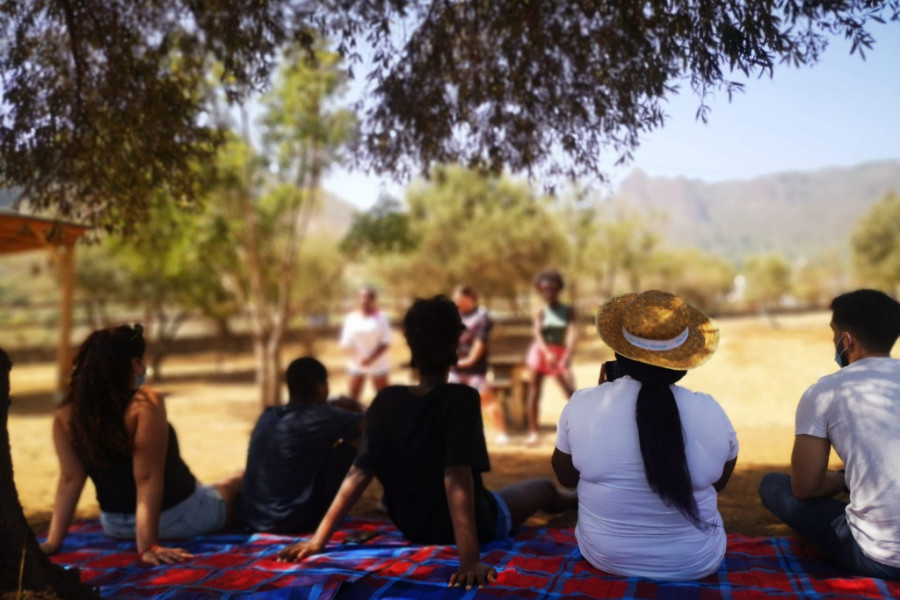 Jóvenes y familias de los hogares ‘Jiribilla’, ‘Tamarán’ y ‘Cachibache’ comparten una jornada de convivencia educativa en la naturaleza