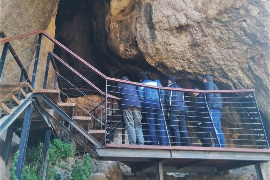 Los jóvenes, poco antes de entrar a la cueva