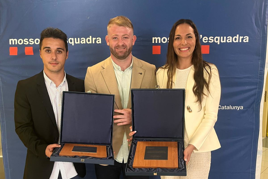 Los directores de los tres hogares, con las placas de reconocimiento