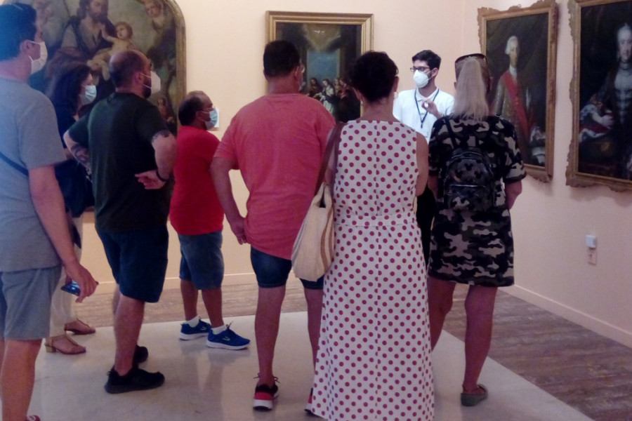 Las personas atendidas en el centro ‘Heliotropos’ de Murcia descubren la obra de numerosos artistas regionales en el Museo de Bellas Artes de la ciudad