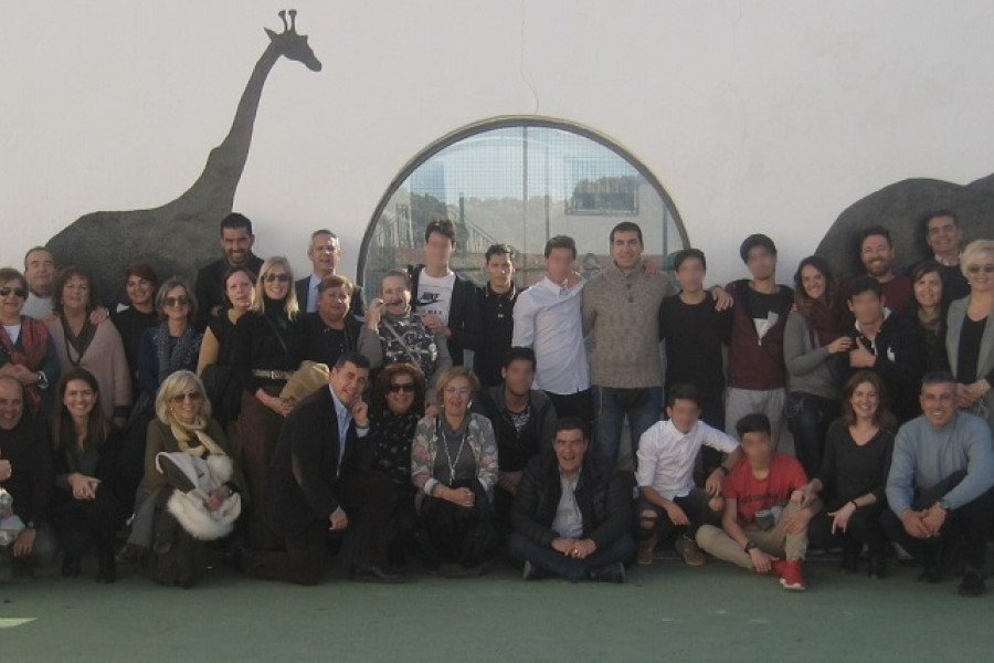 Los jóvenes atendidos en el centro ‘San Miguel’ de Granada reciben la visita de la delegada del Gobierno de la Junta de Andalucía en la localidad