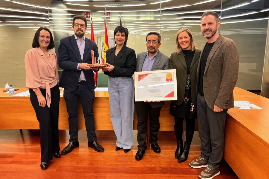 José Manuel Durán, María Inmaculada Blanco, Luis Ángel Suárez y Carmen Díez, junto a la viceconsejera Yolanda Ibarrola