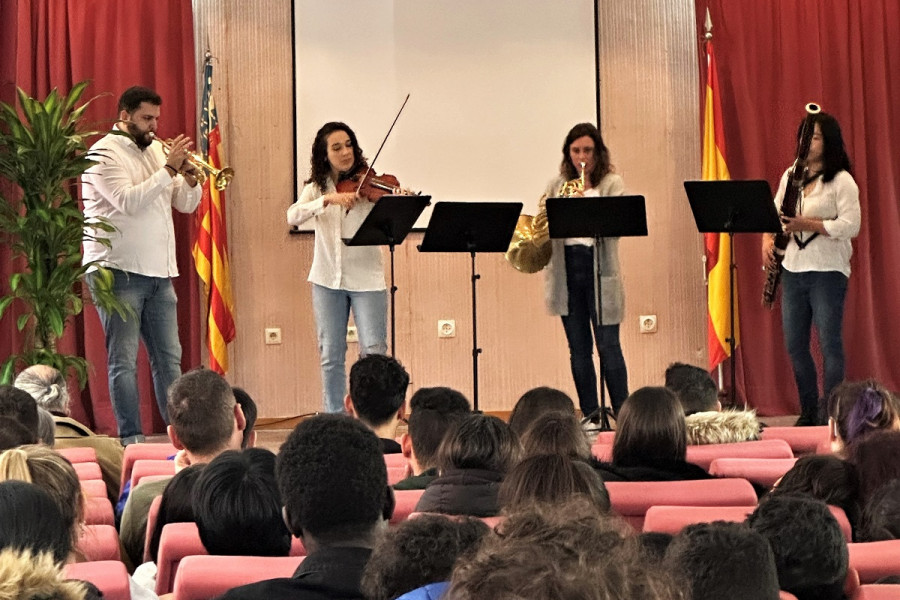 El cuarteto de la orquesta sinfónica ADDA que actuó en el salón polivalente del centro