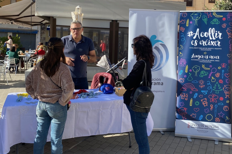 Mesa informativa en la Feria del Voluntariado de Segorbe