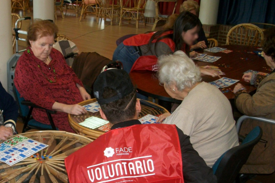 Menores atendidos en el centro educativo ‘Las Moreras’ de Murcia realizan una actividad de voluntariado intergeneracional 