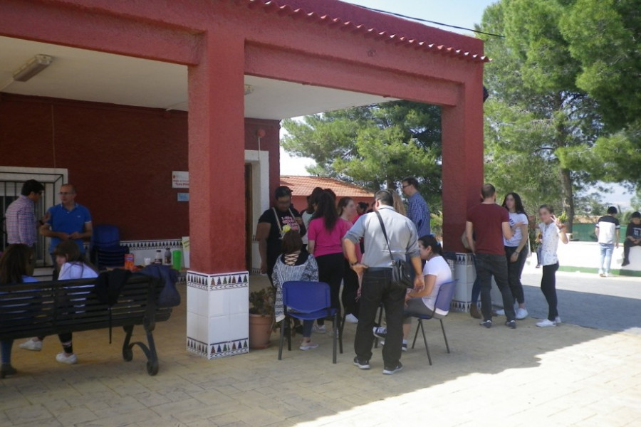 Jóvenes del hogar ‘Los Pinos’ de Molina de Segura (Murcia) participan en una jornada de convivencia con sus familias