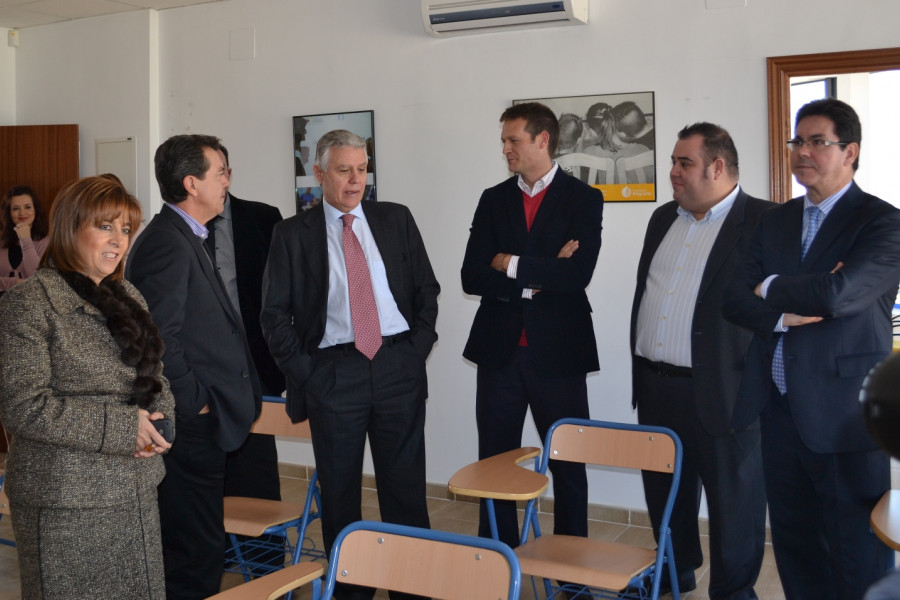 El consejero de Gobernación de la Junta de Andalucía visita el Centro de Día para menores 'Himilce' de Linares (Jaén)