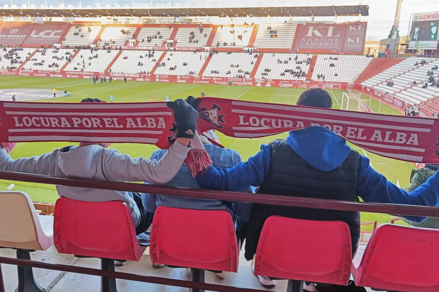 Los tres menores, en el estadio Carlos Belmonte 