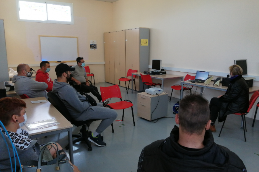 Jornada de actividades de sensibilización en el centro de día ‘Heliotropos’ de Murcia con motivo del Día Internacional de la Familia