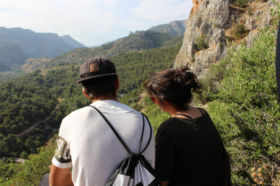 Los jóvenes atendidos en el centro ‘Las Lagunillas’ de Jaén participan en unas jornadas de convivencia en la zona de Otíñar 