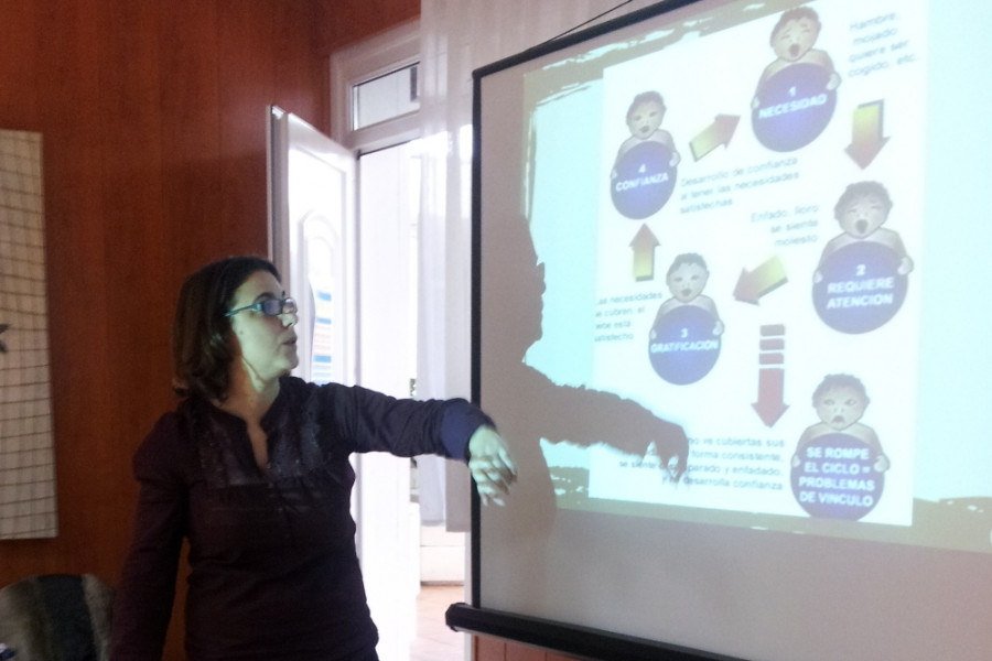 La orientadora Rebeca Mata, durante la ponencia sobre Protección de Menores