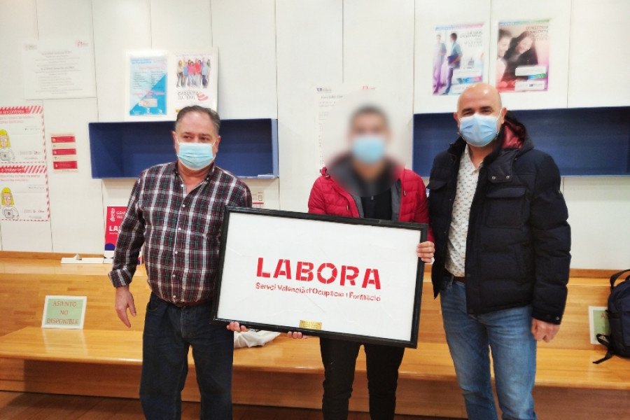 Un joven atendido en la residencia ‘La Villa’ de Villena (Alicante) visita la sede del Servicio Público de Empleo y Formación de la Comunitat Valenciana. Fundación Diagrama. Comunidad Valenciana 2022.