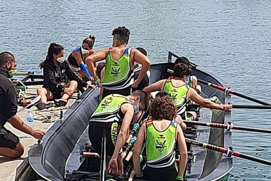 Un joven del Hogar ‘Benalúa’ participa en el Campeonato de España de Llaüt Mediterráneo como parte del equipo del Club Náutico Alicante Costa Blanca