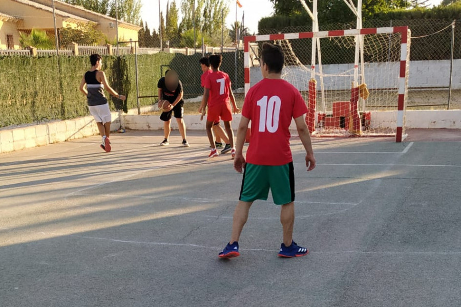 Los jóvenes atendidos en el centro de acogida ‘Alácera’ de Caudete (Albacete) participan en el I Torneo Benéfico de Baloncesto 3x3. Fundación Diagrama. Castilla-La Mancha 2019.