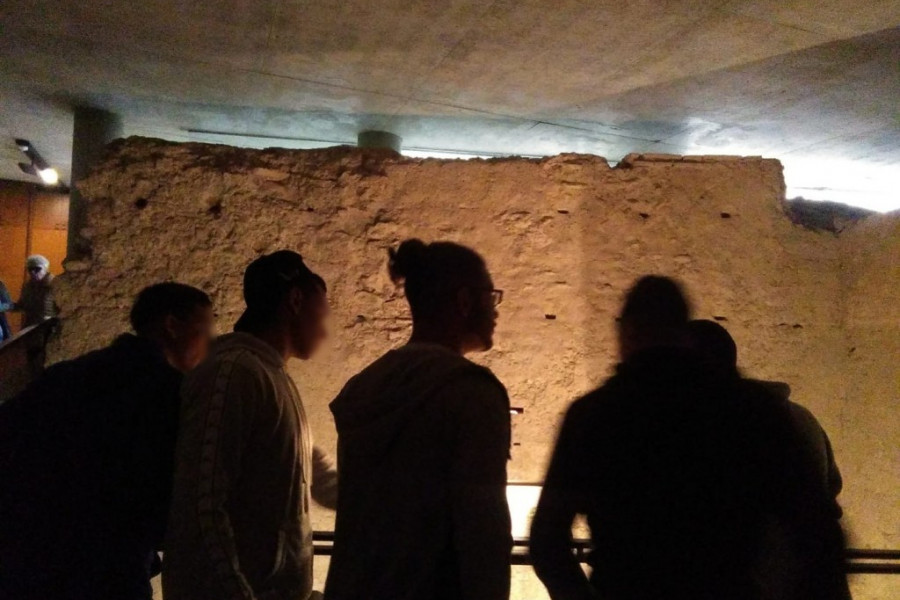 Los jóvenes atendidos en el centro de acogida ‘Torrent’ descubren algunas de las zonas más representativas del casco histórico de Valencia. Fundación Diagrama. Comunidad Valenciana 2019. 