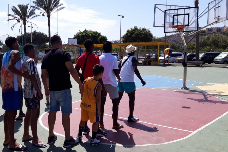 Los jóvenes atendidos en el centro ‘Cardones’ de Las Palmas de Gran Canaria participan en numerosas actividades con motivo del final del verano. Fundación Diagrama 2019. 