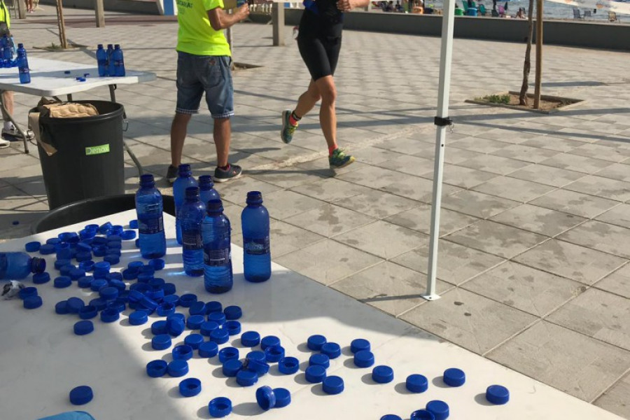 Los jóvenes atendidos en el centro ‘Torrent’ participan como voluntarios en el Triatlón de Oropesa del Mar. Fundación Diagrama. Comunidad Valenciana 2019. 