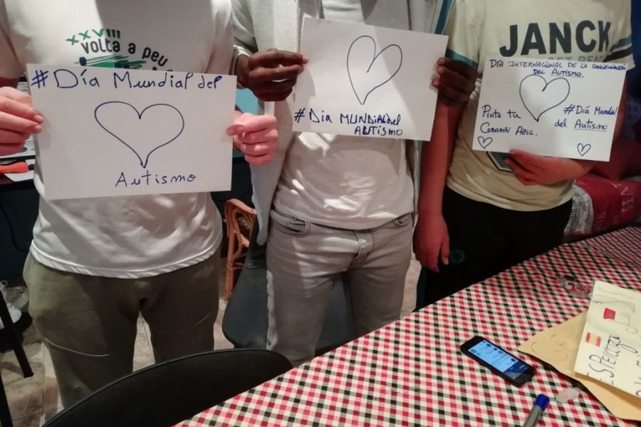 Los jóvenes atendidos en el centro ‘Ullals III’ de Ulldecona (Tarragona) participan en varias iniciativas con motivo del Día del Autismo. Fundación Diagrama. Cataluña 2020. 