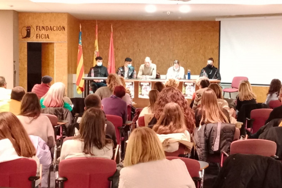 Jóvenes atendidos en los centros ‘Alácera’ de Caudete y ‘La Atalaya’ de Villena participan en una charla con motivo del Día contra la Discriminación Racial. Fundación Diagrama. Castilla-La Mancha. Comunidad Valenciana 2022.