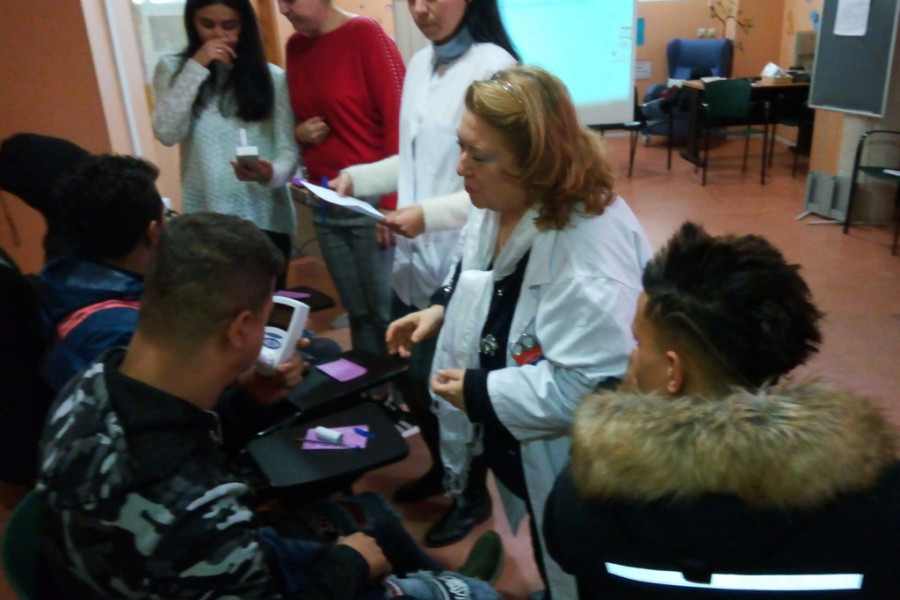 Los jóvenes atendidos en los centros ‘Ankaso Molina’ y ‘Suñu Keur’ de Murcia participan en un curso sobre los riesgos y peligros del consumo de tabaco. Fundación Diagrama. Murcia 2019. 